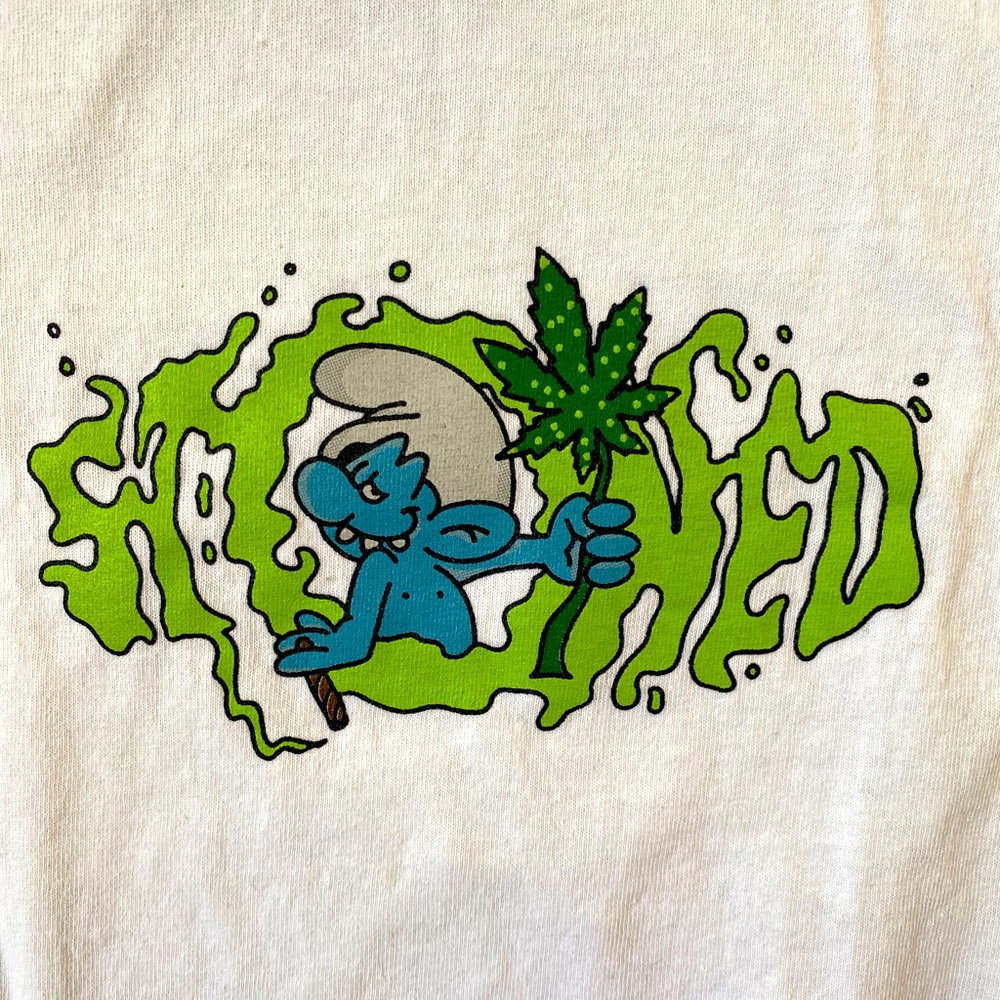 stoned smurf tshirt 💚💙